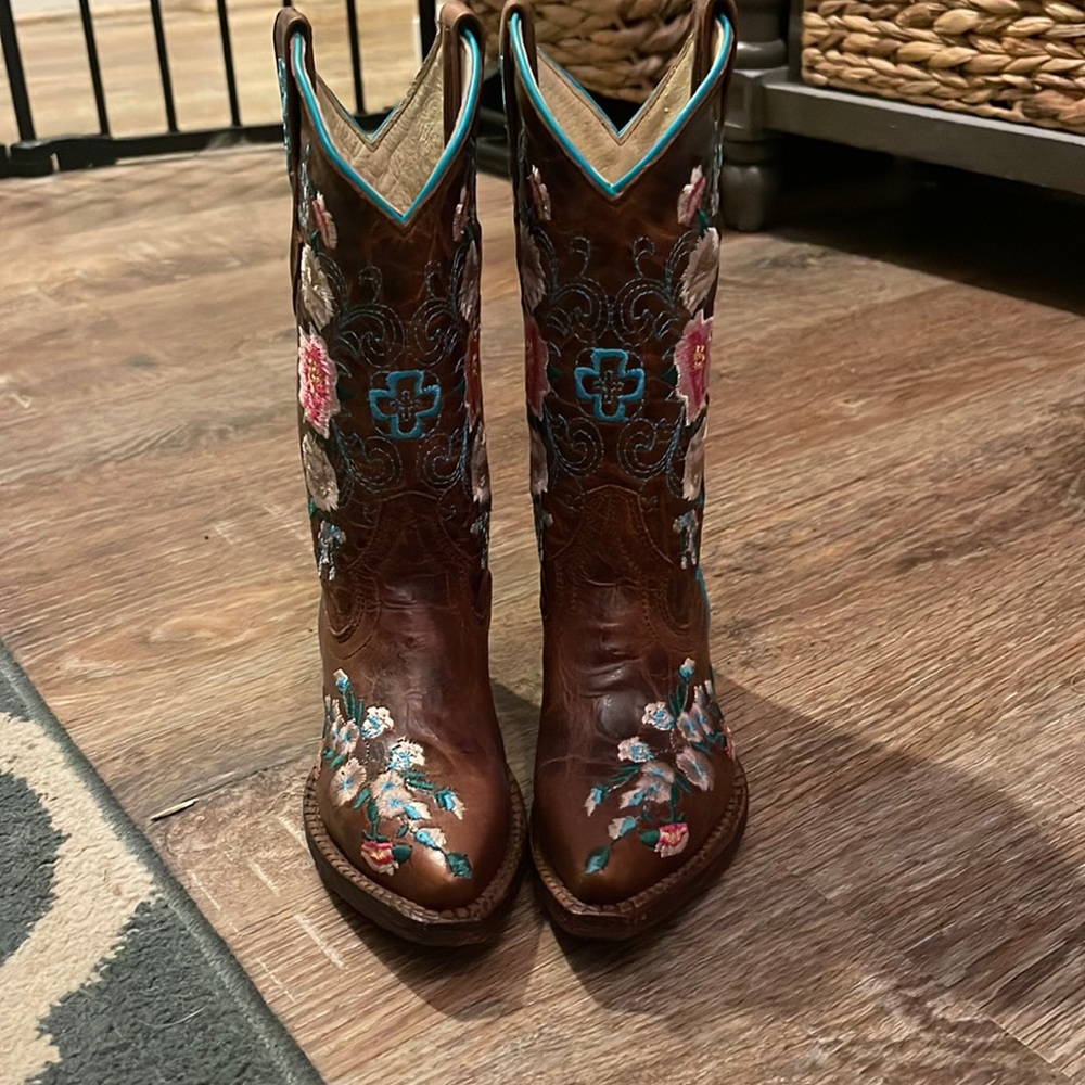 Girls size 9 - Macie Bean cowgirl boots